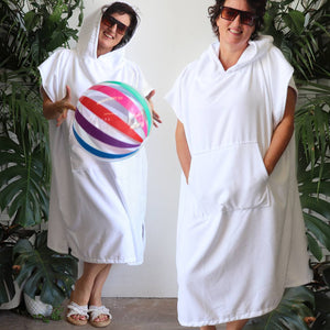 Towel Poncho manufactured with a super-absorbant microfibre. Large and roomy, great for the pool, beach or bathroom.