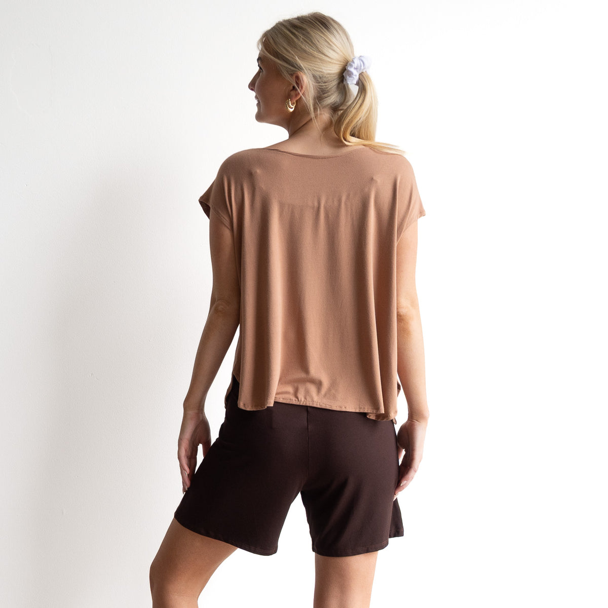 Curve Hem T-Shirt by KOBOMO Bamboo