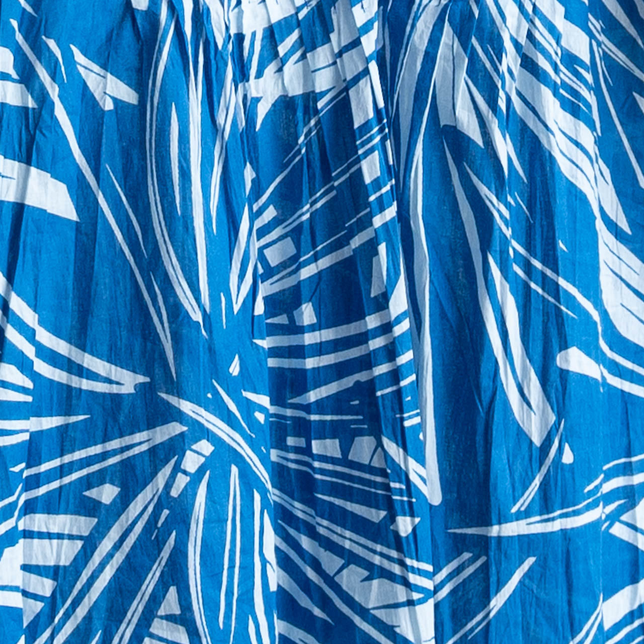 Blue and white leaf patterned light cotton blouse 