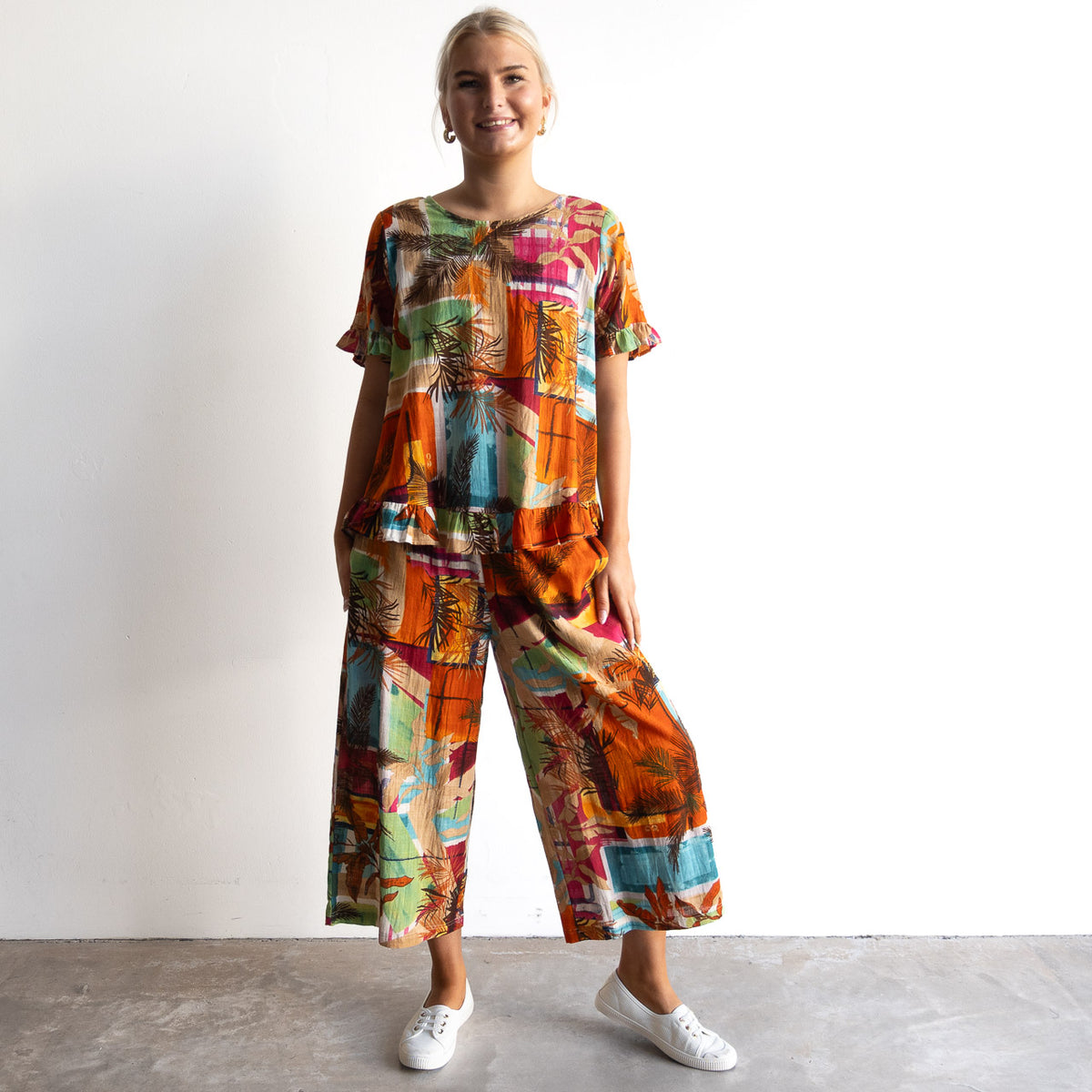Chic Ruffle Hem Blouse - Perpignan - 72577