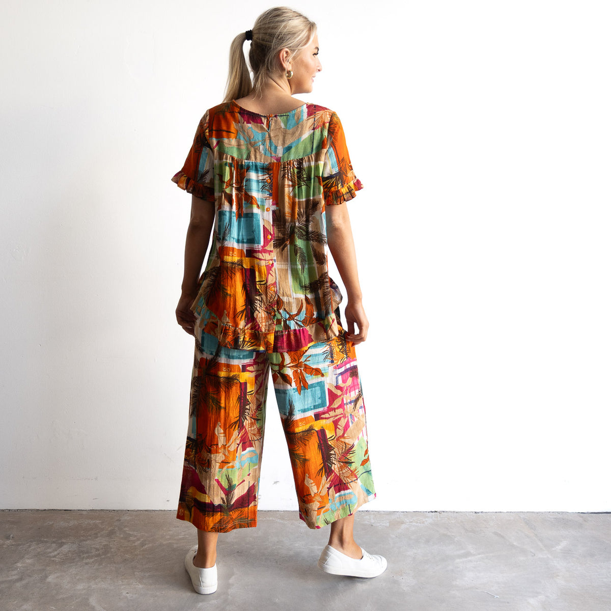 Chic Ruffle Hem Blouse - Perpignan - 72577