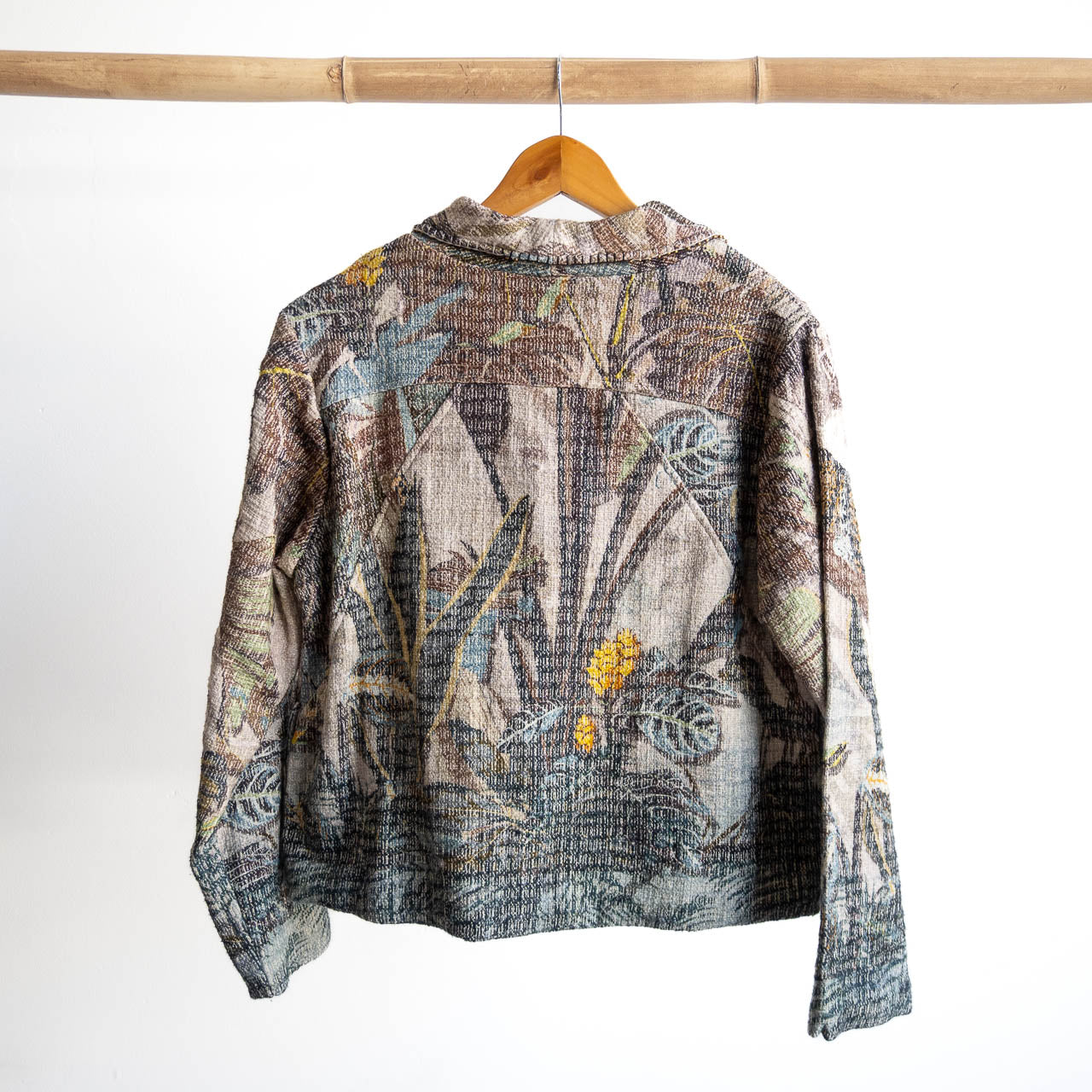Gallery Crop Jacket by Escape - Almasa - 32496
