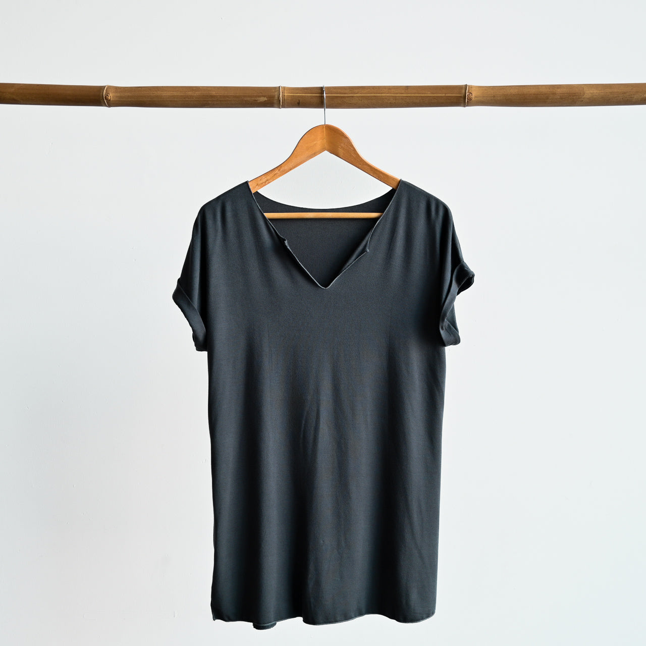 In The Moment T-shirt made in bamboo - short-sleeved women's basic top ...