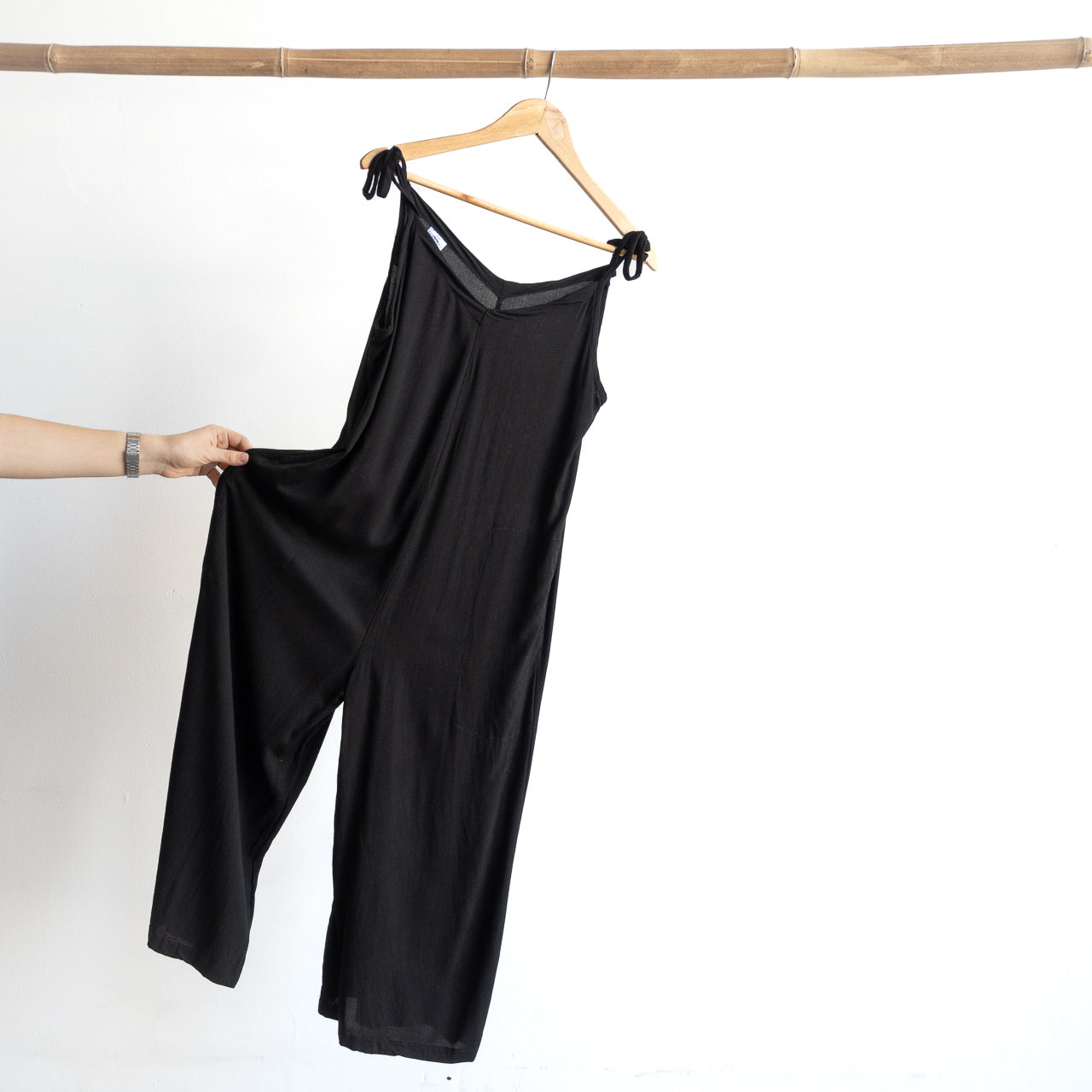 Tie shoulder adjustable summer jumpsuit in relaxed fit, black colour