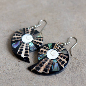 By The Sea Shore Earrings / Mother Of Pearl Shell / Shell-Dark.