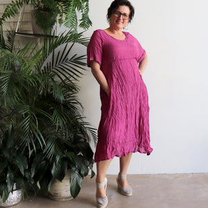 Womens below the knee summer dress is fully lined with side seam pockets. Chic + classic a-line shaping ,made with a lightly textured 65%-35% cotton/poly blend. Sizes 8/10 to 18/20. Magenta Pink.