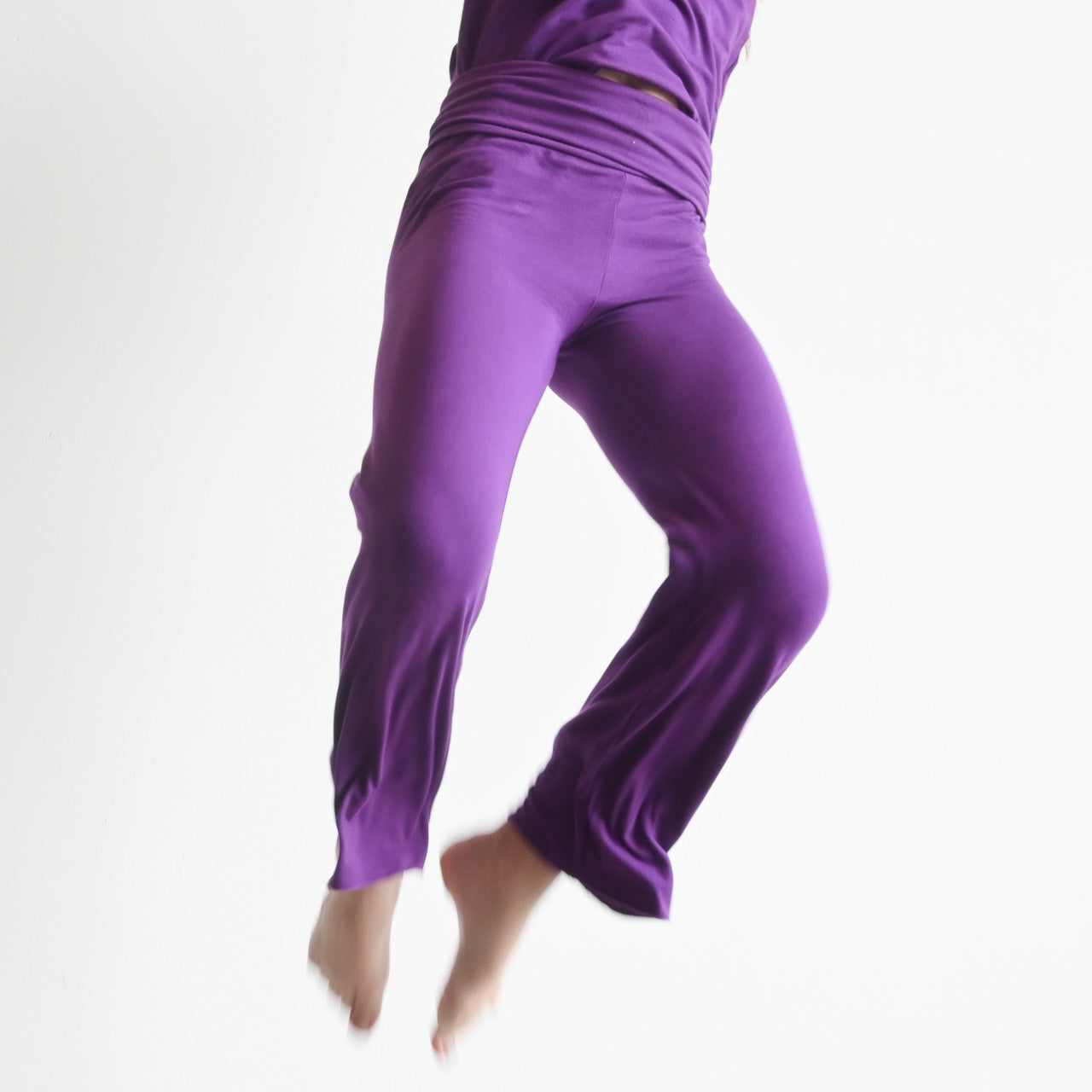 Girl in Yoga pants - Girl  Purple yoga pants, Pants for women, Yoga pants