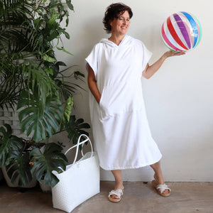 Towel Poncho manufactured with a super-absorbant microfibre. Large and roomy, great for the pool, beach or bathroom.