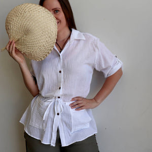 Come on a Safari with me! Classic summer short-sleeved, button-through blouse in 100% cotton. White.