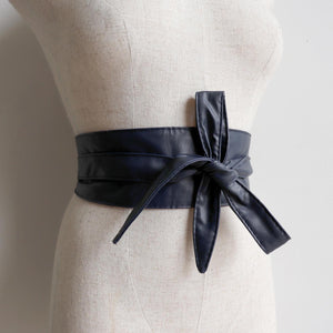 Wrap‘n’Tie Belt - Women’s Obi style wrap-around leather-look waist sash. Navy blue.