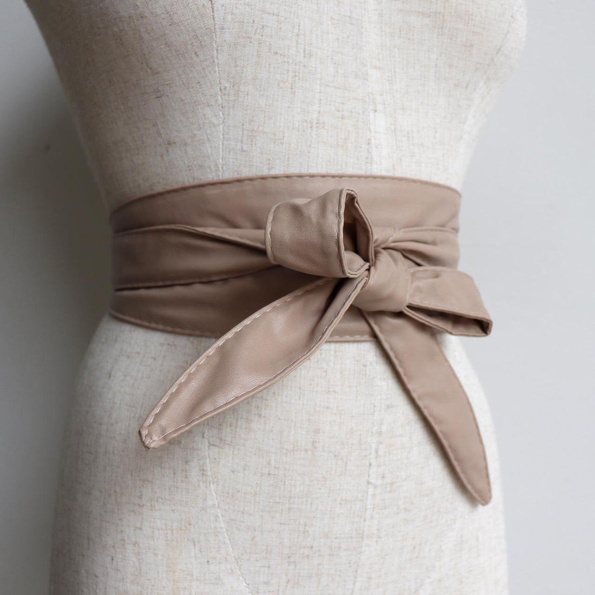 Loewe Obi Corset Belt in Cream Leather Loewe - Obi leather corset belt Loewe main image 2